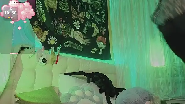 Snapshot of Miko_Meow chatting on October 24, 8:16 pm Miko Meow online show from October 24, 8:16 pm