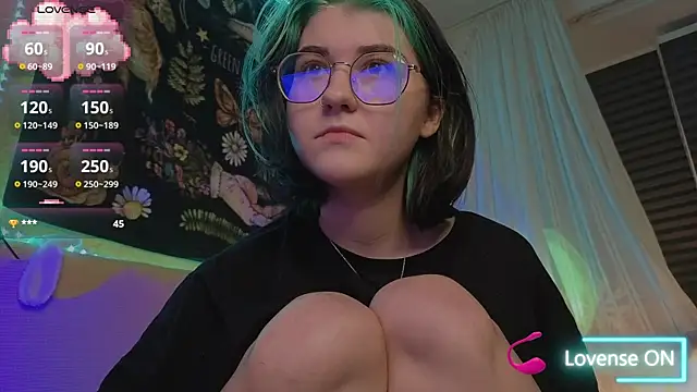 Snapshot of Miko_Meow chatting on December 5, 2:31 am Miko Meow online show from December 5, 2:31 am