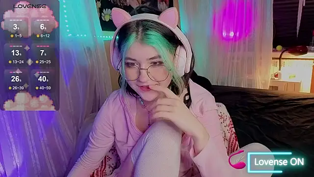 Snapshot of Miko_Meow chatting on December 21, 4:52 am Miko Meow online show from December 21, 4:52 am