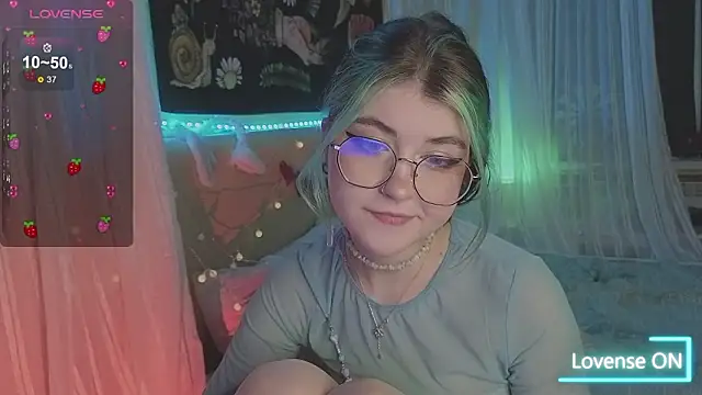 Snapshot of Miko_Meow chatting on February 12, 7:20 pm Miko Meow online show from February 12, 7:20 pm