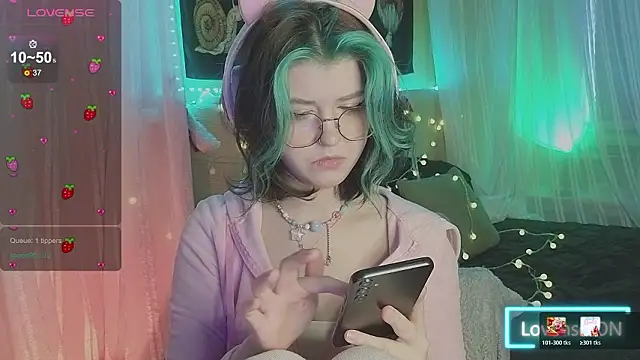 Snapshot of Miko_Meow chatting on March 8, 8:07 am Miko Meow online show from March 8, 8:07 am