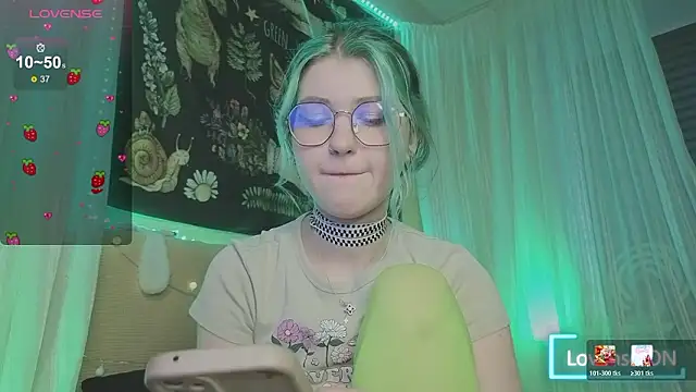 Snapshot of Miko_Meow chatting on March 18, 3:37 pm Miko Meow online show from March 18, 3:37 pm