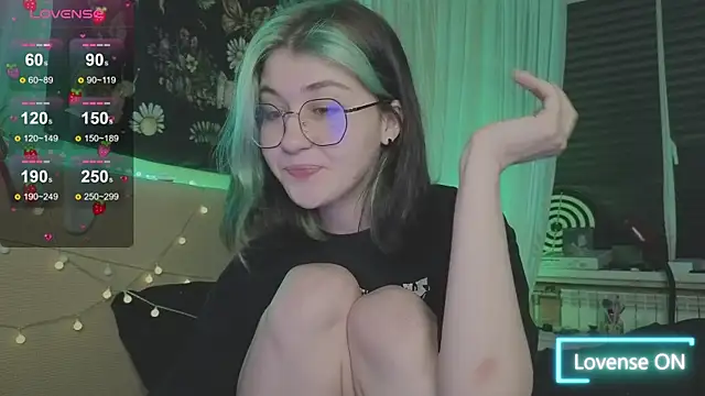 Snapshot of Miko_Meow chatting on April 6, 6:42 pm Miko Meow online show from April 6, 6:42 pm