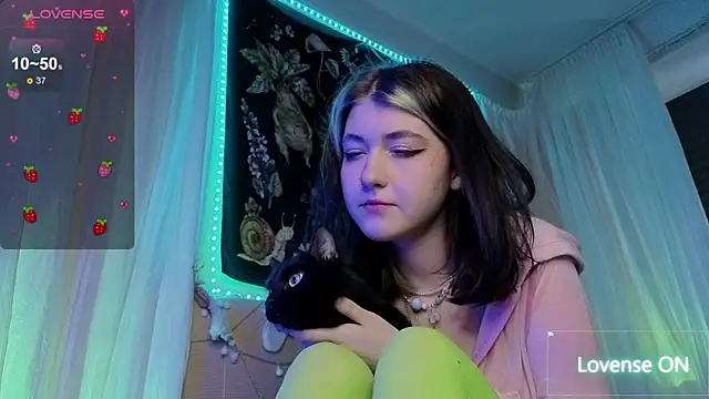 Snapshot of Miko_Meow chatting on May 27, 1:30 pm Miko Meow online show from May 27, 1:30 pm