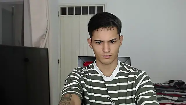 Snapshot of Alex_mojica chatting on November 21, 3:11 pm Alex mojica online show from November 21, 3:11 pm