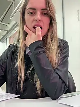 Snapshot of SweetGraciosa chatting on September 26, 3:27 pm SweetGraciosa online show from September 26, 3:27 pm