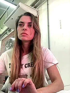 Snapshot of SweetGraciosa chatting on October 20, 6:19 pm SweetGraciosa online show from October 20, 6:19 pm