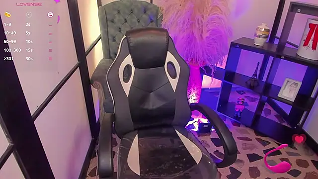 NahomiRichards  online show from February 13, 5:36 am