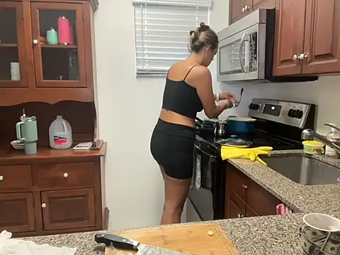 Snapshot of prettyykitty22 chatting on October 5, 5:33 pm prettyykitty22 online show from October 5, 5:33 pm