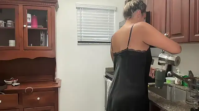 Snapshot of prettyykitty22 chatting on November 3, 2:18 pm prettyykitty22 online show from November 3, 2:18 pm