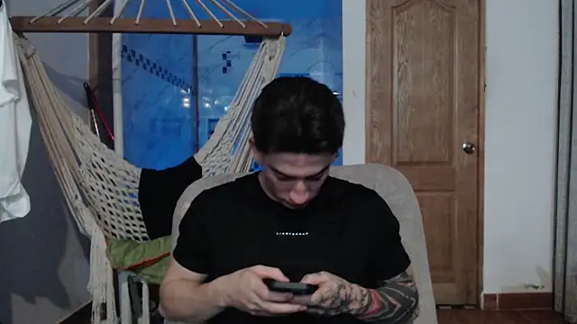 Snapshot of AteneoJr chatting on December 3, 4:31 am AteneoJr online show from December 3, 4:31 am