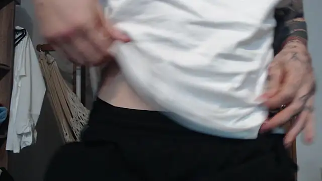 Snapshot of AteneoJr chatting on December 19, 4:52 am AteneoJr online show from December 19, 4:52 am