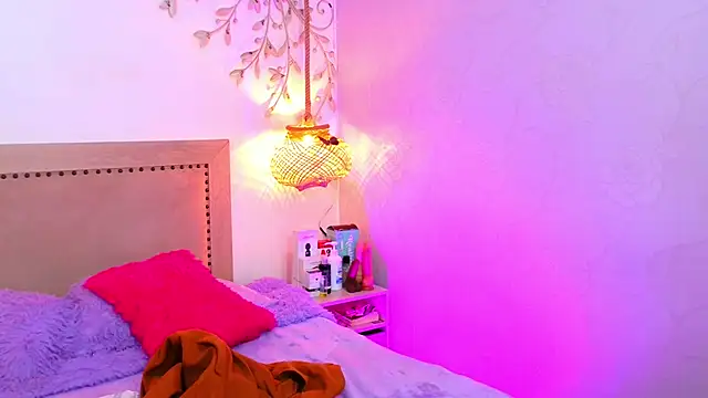 Snapshot of Daphnee- chatting on September 11, 11:54 am Daphnee- online show from September 11, 11:54 am