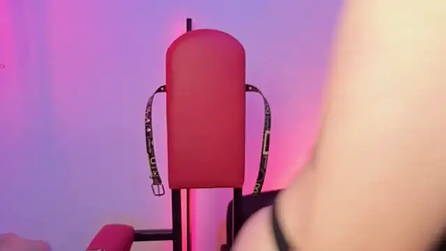 elowen halley1 online show from February 28, 7:04 pm