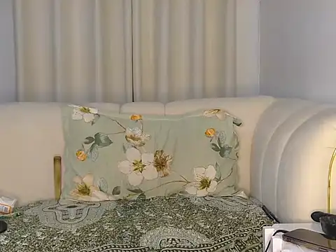 Snapshot of TinaFavourite chatting on November 14, 9:57 pm TinaFavourite online show from November 14, 9:57 pm