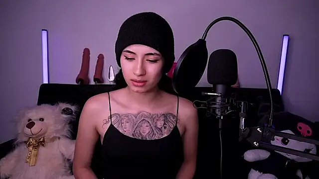 Snapshot of Alynn_Bri_ chatting on March 19, 1:53 am Alynn Bri online show from March 19, 1:53 am