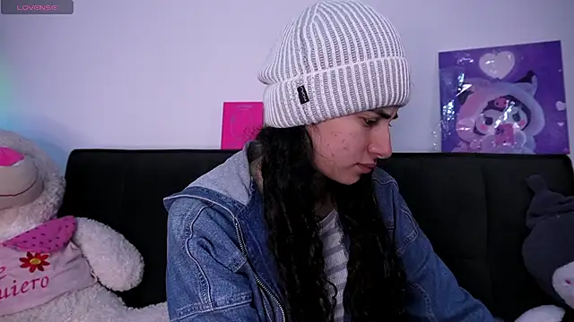 Alynn Bri  online show from July 11, 3:31 am