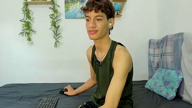 Peterfrost19 online show from October 3, 10:07 pm