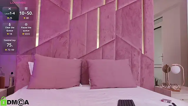 Snapshot of RubyVibe_ chatting on October 25, 4:31 am RubyVibe online show from October 25, 4:31 am