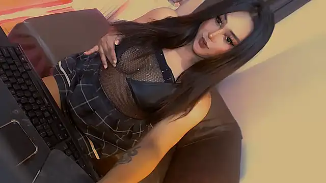 Snapshot of Lilly-lou chatting on November 20, 5:07 am Lilly-lou online show from November 20, 5:07 am