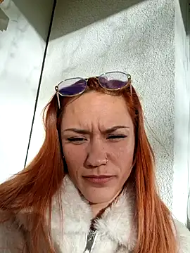 SlimBellaa online show from October 30, 1:45 pm