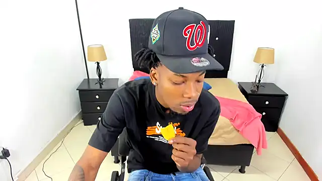 Snapshot of maikol_monstercock chatting on September 30, 3:55 am maikol monstercock online show from September 30, 3:55 am