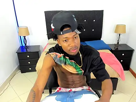 Snapshot of maikol_monstercock chatting on October 3, 4:20 am maikol monstercock online show from October 3, 4:20 am