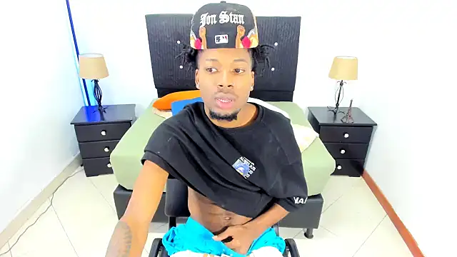 Snapshot of maikol_monstercock chatting on October 7, 4:31 am maikol monstercock online show from October 7, 4:31 am