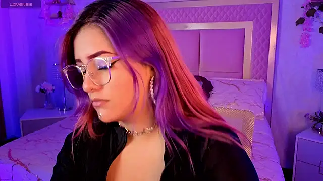 Snapshot of AlanaOdison chatting on November 10, 9:03 pm AlanaOdison online show from November 10, 9:03 pm