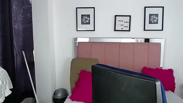 Lele F w online show from December 2, 8:37 pm