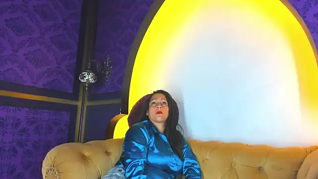 Snapshot of Scarlett_Barnes chatting on January 14, 12:00 pm Scarlett Barnes online show from January 14, 12:00 pm