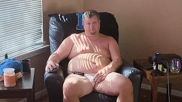 Snapshot of Single_White_Male chatting on September 28, 4:45 pm Single White Male online show from September 28, 4:45 pm