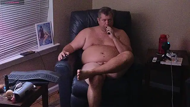 Snapshot of Single_White_Male chatting on October 1, 12:27 am Single White Male online show from October 1, 12:27 am