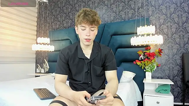 TaylerWhite online show from March 21, 11:48 am