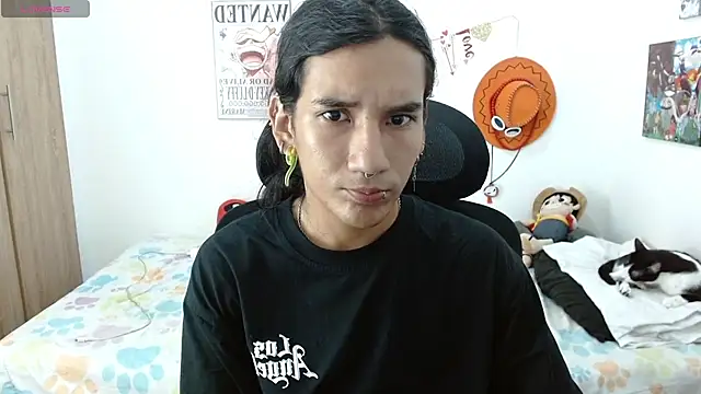 Snapshot of Max0n_ chatting on November 8, 1:50 am Max0n online show from November 8, 1:50 am