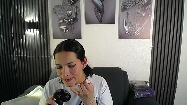 Snapshot of Mia_garcia28 chatting on October 2, 8:05 pm Mia garcia28 online show from October 2, 8:05 pm