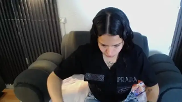 Mia garcia28 online show from May 15, 1:29 pm