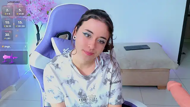 Mia wee online show from May 9, 3:39 pm