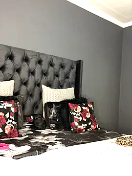 Snapshot of Thick_Shawtyy chatting on October 3, 3:20 pm Thick Shawtyy online show from October 3, 3:20 pm