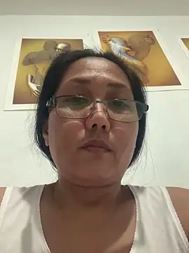 nhayasquirt online show from April 24, 8:28 am