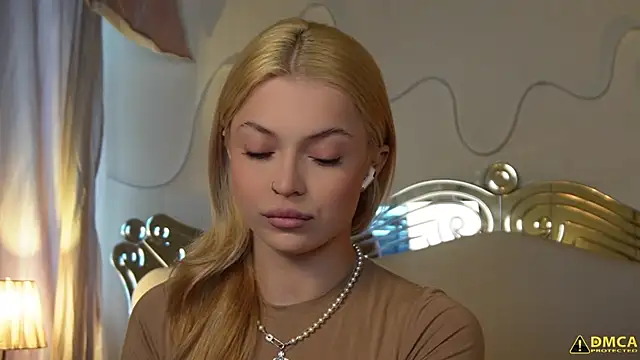 Snapshot of kellypeachcake chatting on October 24, 5:37 am kellypeachcake online show from October 24, 5:37 am