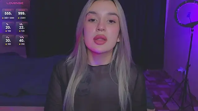 RoxyChill online show from September 13, 8:30 pm