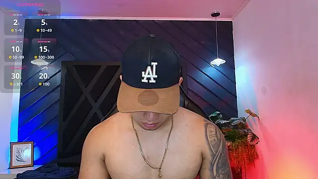 Snapshot of marco_garciia_ chatting on March 3, 11:21 pm marco garciia online show from March 3, 11:21 pm