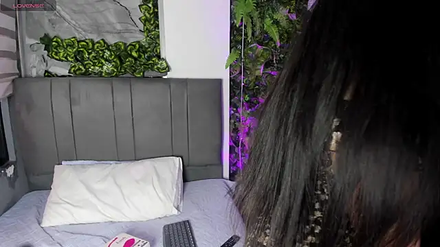 Snapshot of vela-kimm chatting on October 6, 8:17 pm vela-kimm online show from October 6, 8:17 pm