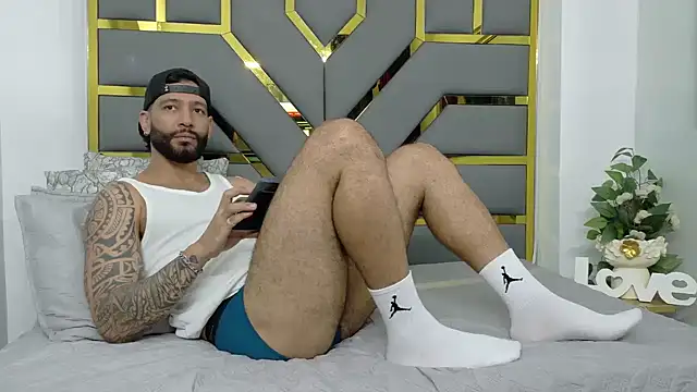 Snapshot of yorbymaxx chatting on September 24, 2:20 pm yorbymaxx online show from September 24, 2:20 pm