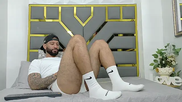 Snapshot of yorbymaxx chatting on September 27, 4:23 pm yorbymaxx online show from September 27, 4:23 pm