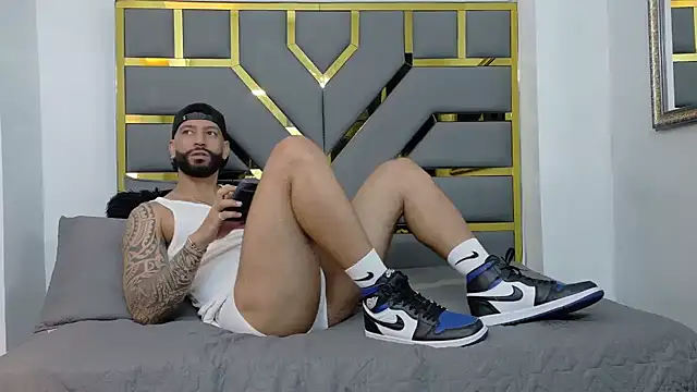 Snapshot of yorbymaxx chatting on October 2, 2:13 pm yorbymaxx online show from October 2, 2:13 pm