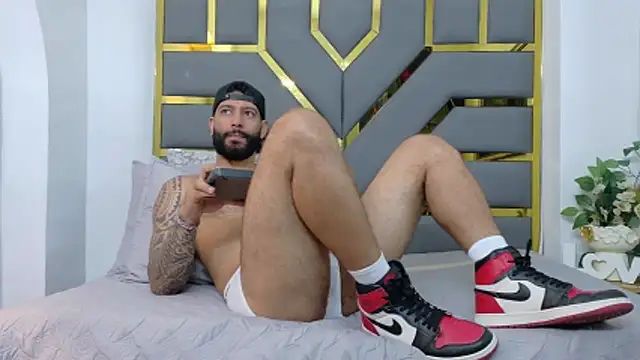 Snapshot of yorbymaxx chatting on October 21, 2:18 pm yorbymaxx online show from October 21, 2:18 pm