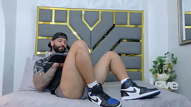 Snapshot of yorbymaxx chatting on October 22, 2:17 pm yorbymaxx online show from October 22, 2:17 pm