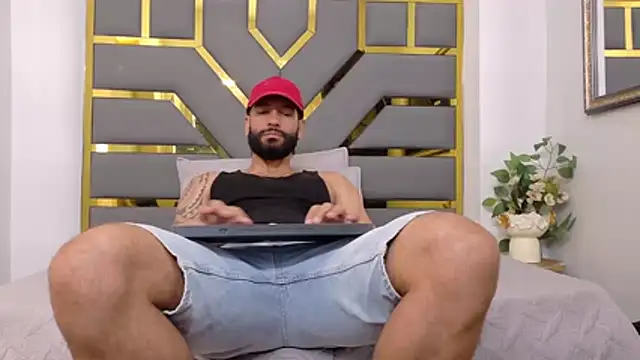 Snapshot of yorbymaxx chatting on October 23, 12:15 pm yorbymaxx online show from October 23, 12:15 pm